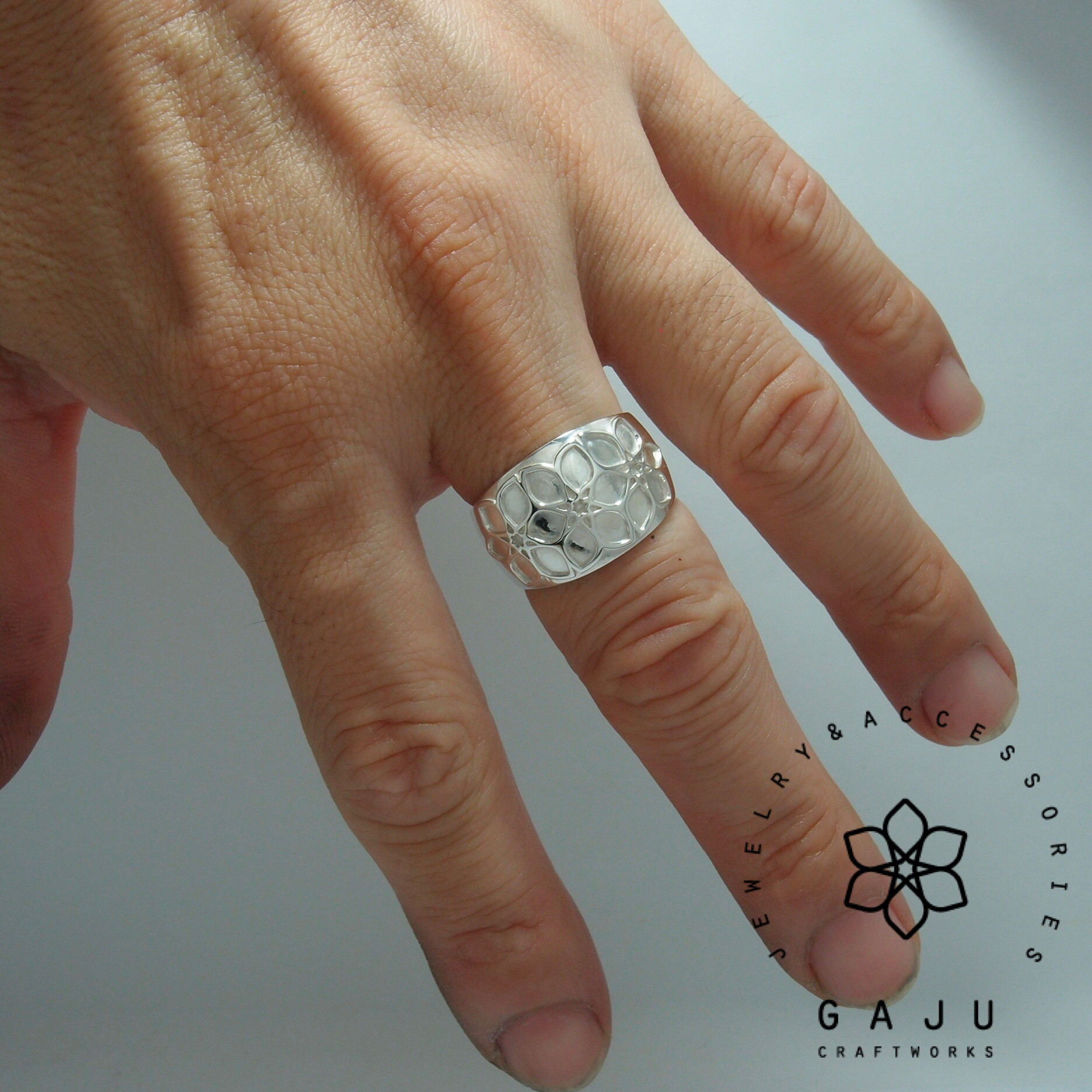 gajuvana Trinity wide ring (large)