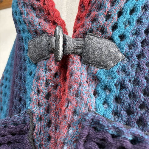 イタリー製 ぽこぽこニットの極暖ストールポンチョ（レッド×ネイビー