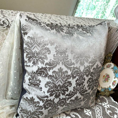 ☆セール☆イギリス製生地 シルバーグレーの上品なダマスク柄