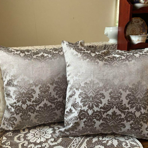 ☆セール☆イギリス製生地 シルバーグレーの上品なダマスク柄