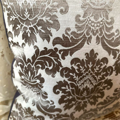 ☆セール☆イギリス製生地 シルバーグレーの上品なダマスク柄