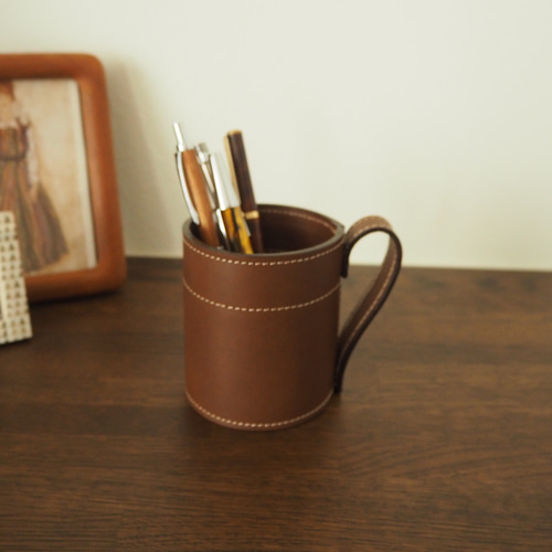 本革＊マグカップ型小物入れ・ペン立て（焦茶） その他インテリア雑貨