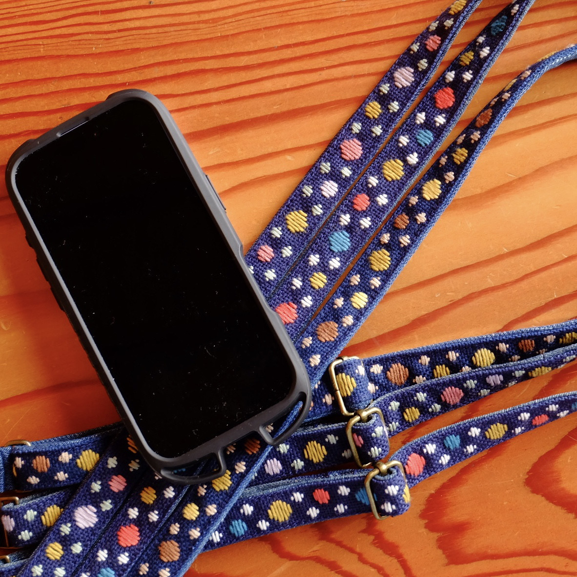 長さ調整可能！こぎん刺しスマホショルダードット【スマホ☺︎刺繍】水玉☺︎カメラストラップ☺︎スマホストラップ⌘受注製作⌘