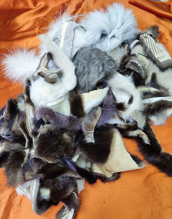 ミンク・フォックスなどの毛皮の端切れ その他素材 furseason1023 通販