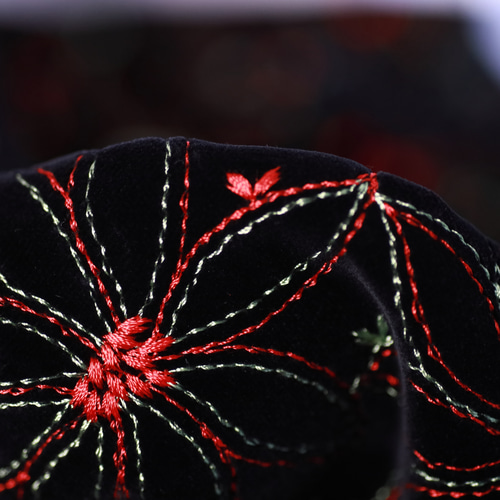 着分販売】イタリア製／ベルベット生地 花柄刺繍 ～シルク100％～ 生地