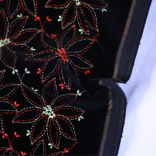 着分販売】イタリア製／ベルベット生地 花柄刺繍 ～シルク100％～ 生地