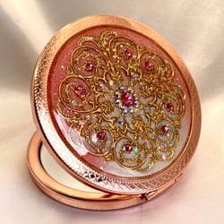 horse ミラー付きピルケース 透かしパーツの鏡付きピルケースCROSS prism pink A その他