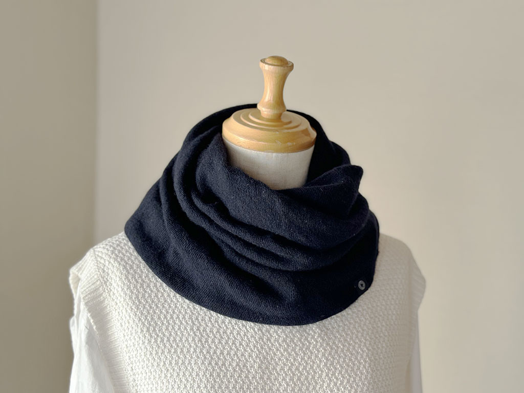 温度を纏う。純カシミヤねじりスヌード ［Basic Design］ネイビー