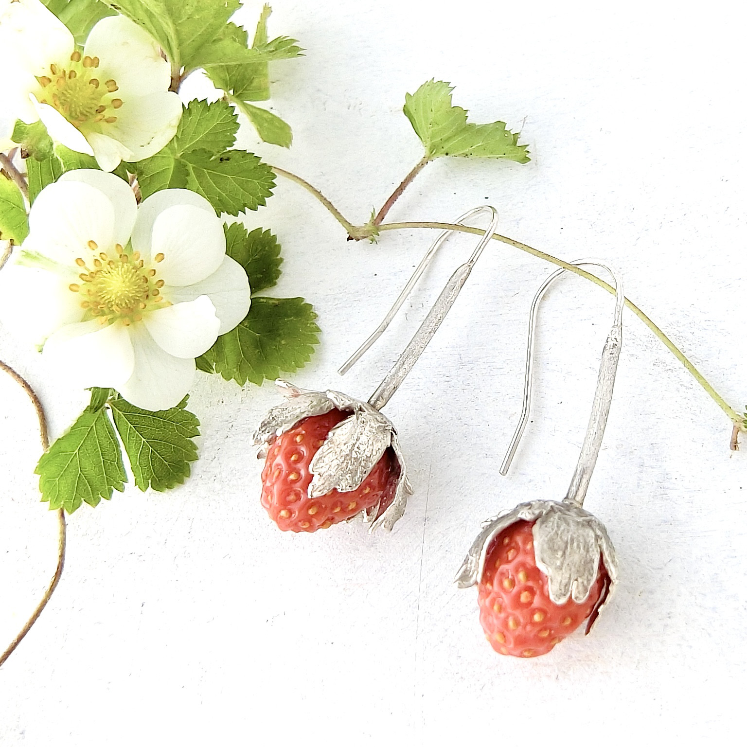 摘みたて苺のポーセリンガラスピアス/porcelain glass,silver925