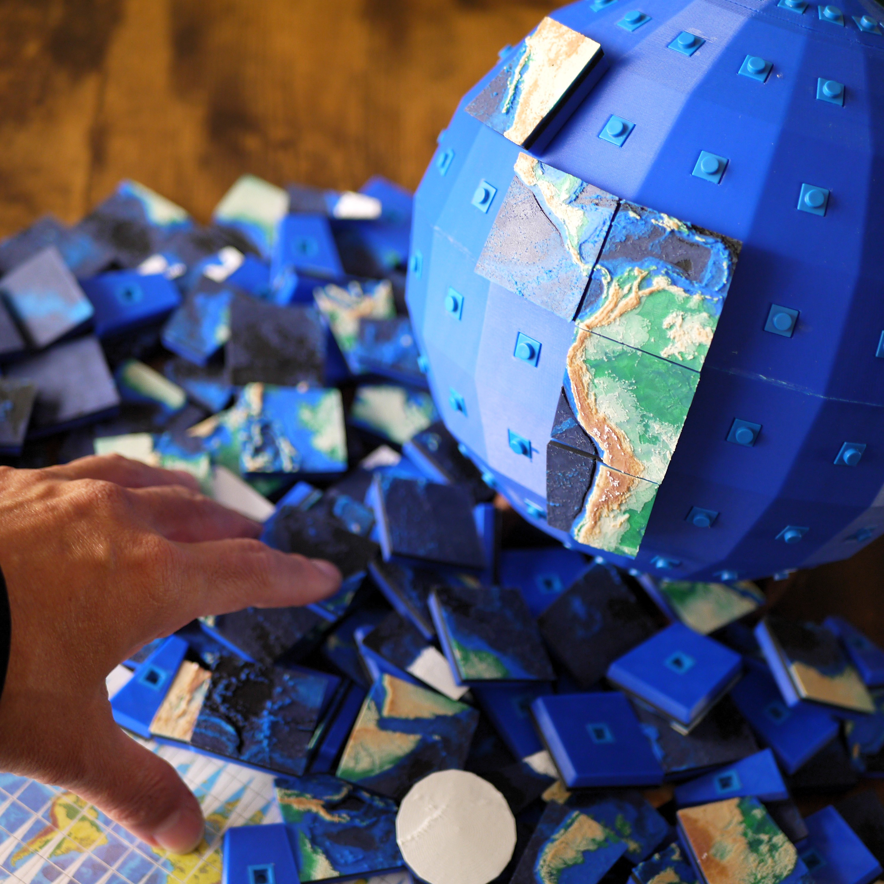 パズル地球儀 23cm – 地形を楽しむ新しいインテリア