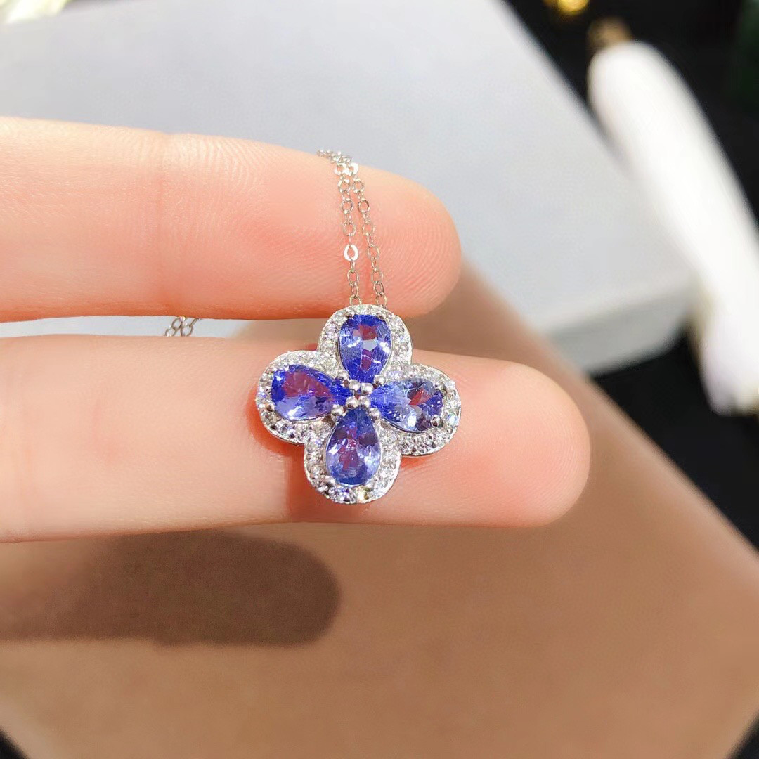 天然タンザナイトクロバーペンダントトップ 7,488円