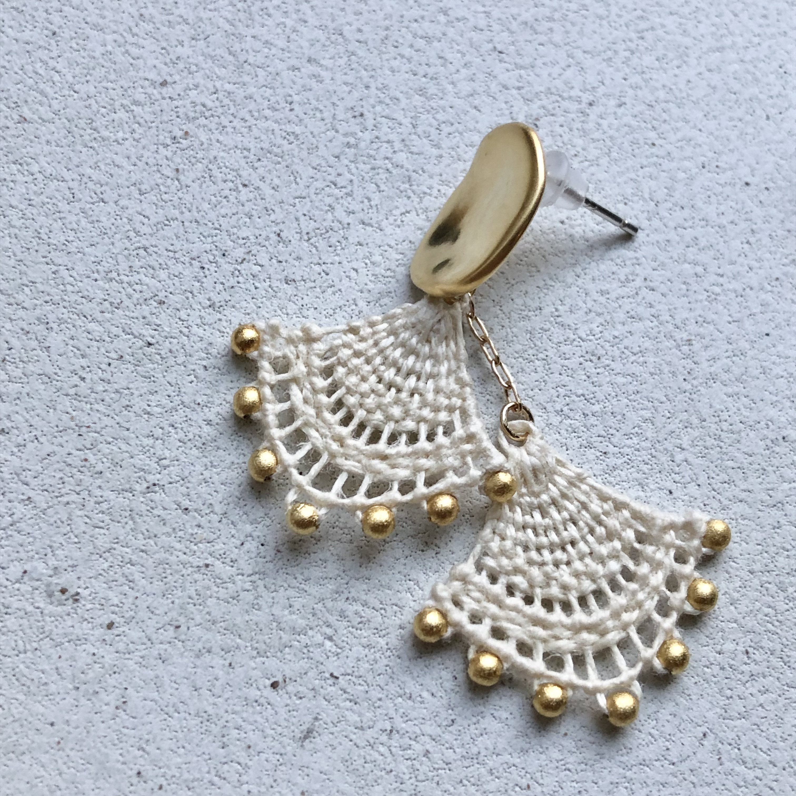 【受注制作】Ñanduti  puka model earring