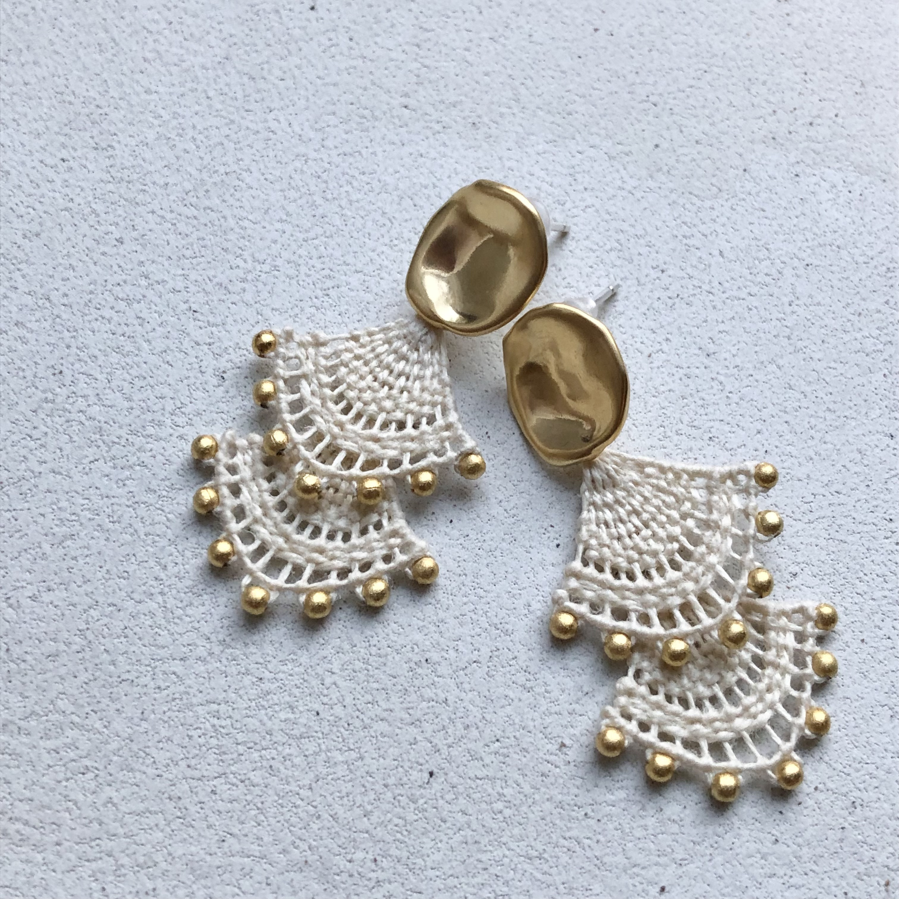 【受注制作】Ñanduti  puka model earring