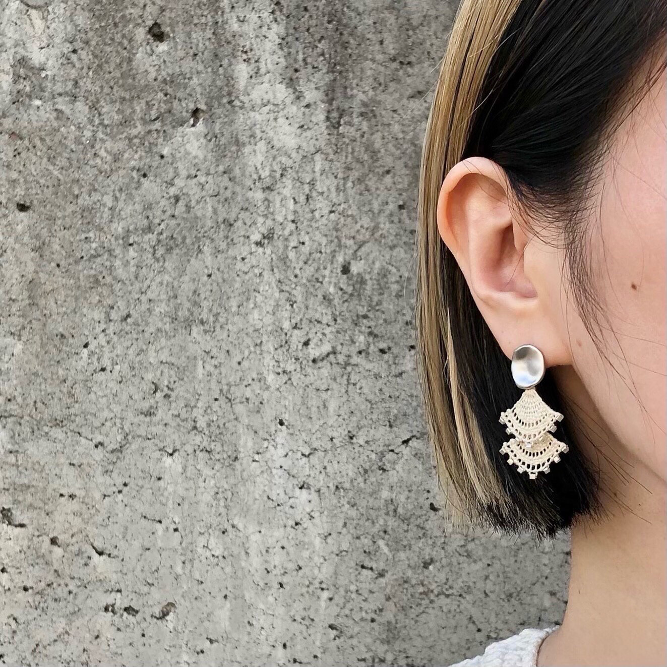 【受注制作】Ñanduti  puka model earring