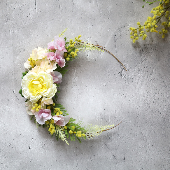 ミモザの三日月リース
