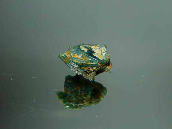 Q688 ☆御禁制の品☆【マダガスカル産】天然グランディディエライト