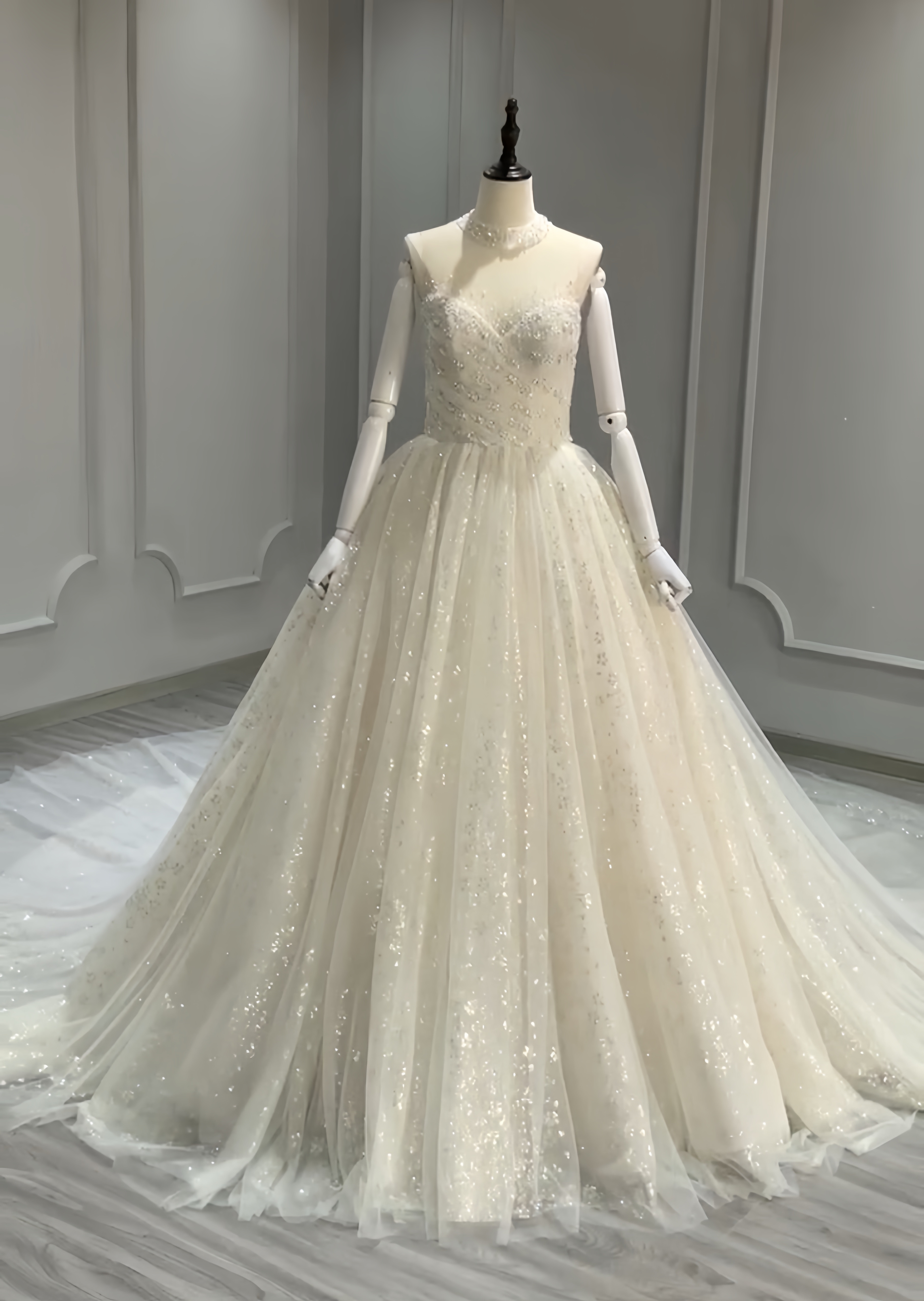 韓国スタイル　キラキラ　ホワイト高級感溢れる　ノースリーブ新作　送料無料　サイズオーダー結婚式前撮り二次会披露宴お呼ばれ