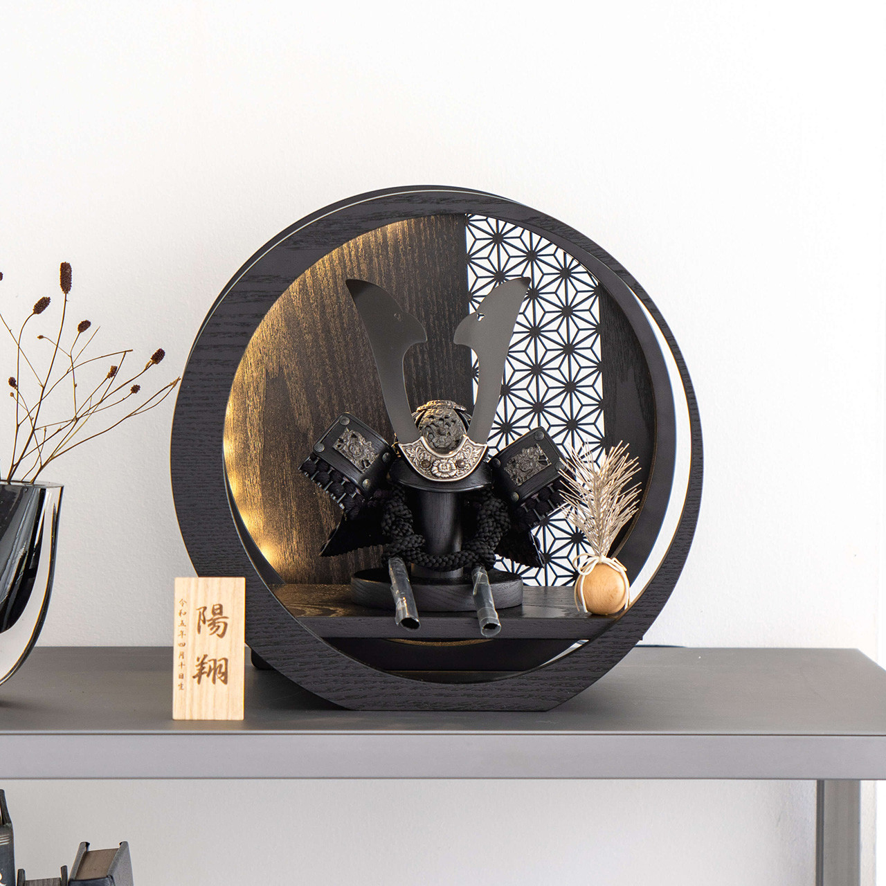 ことの兜（5KOU-0407）（こう）灯月型飾台　麻の葉　BL｜コンパクトな五月人形｜節句兜｜コンパクト｜おしゃれ