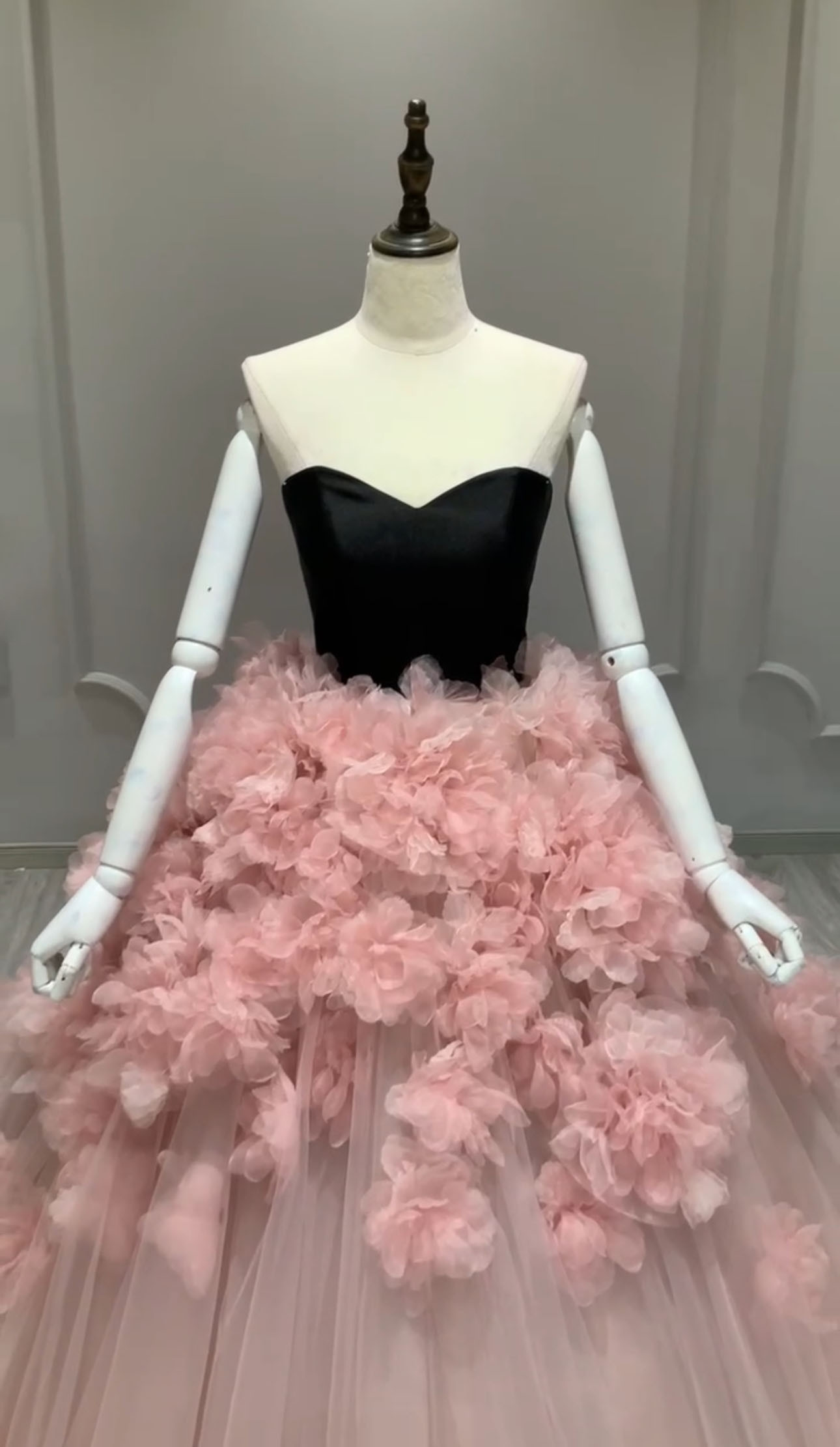 抜群のおしゃれ見え！エレガント　Aライン　痩せて見える　ブラック　ピンク　お花飾り　カラードレス　前撮り花嫁2次会披露宴