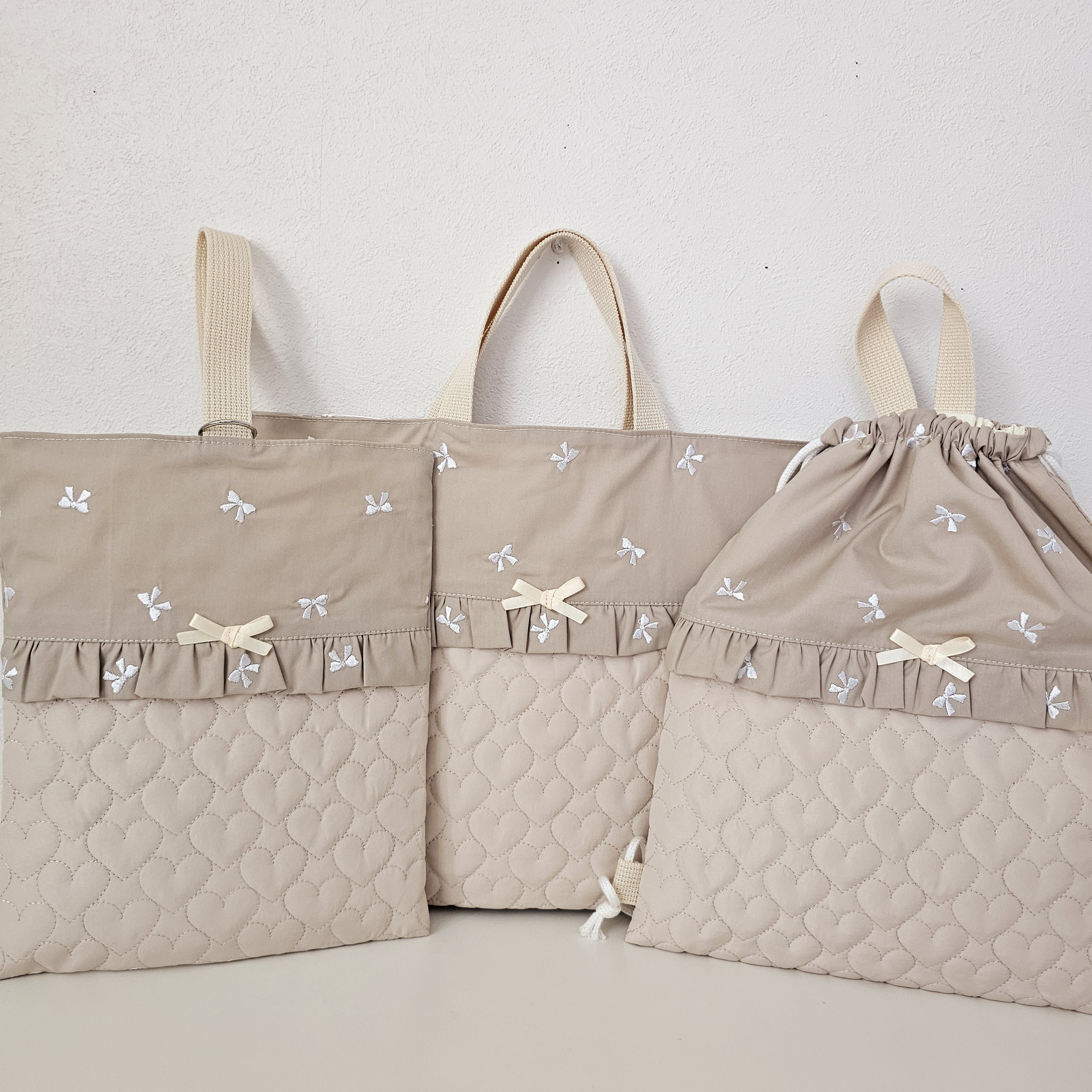 送料無料♡入学・入園3点セット♡刺繍リボン柄ハートキルティング♡レッスンバッグ・上履き入れ・ナップサック