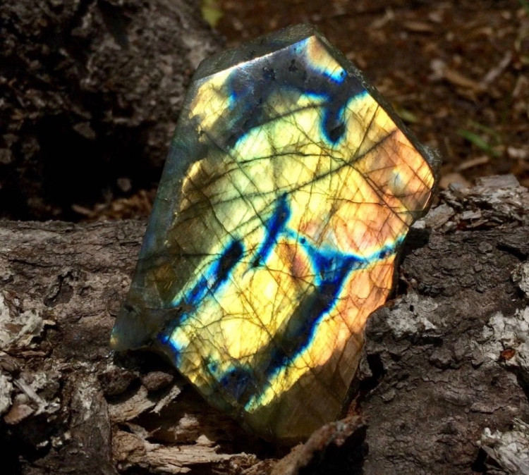 ラブラドライト磨き石　ラフプレート 横幅7.3cm 厚み6㎜ほど 42g