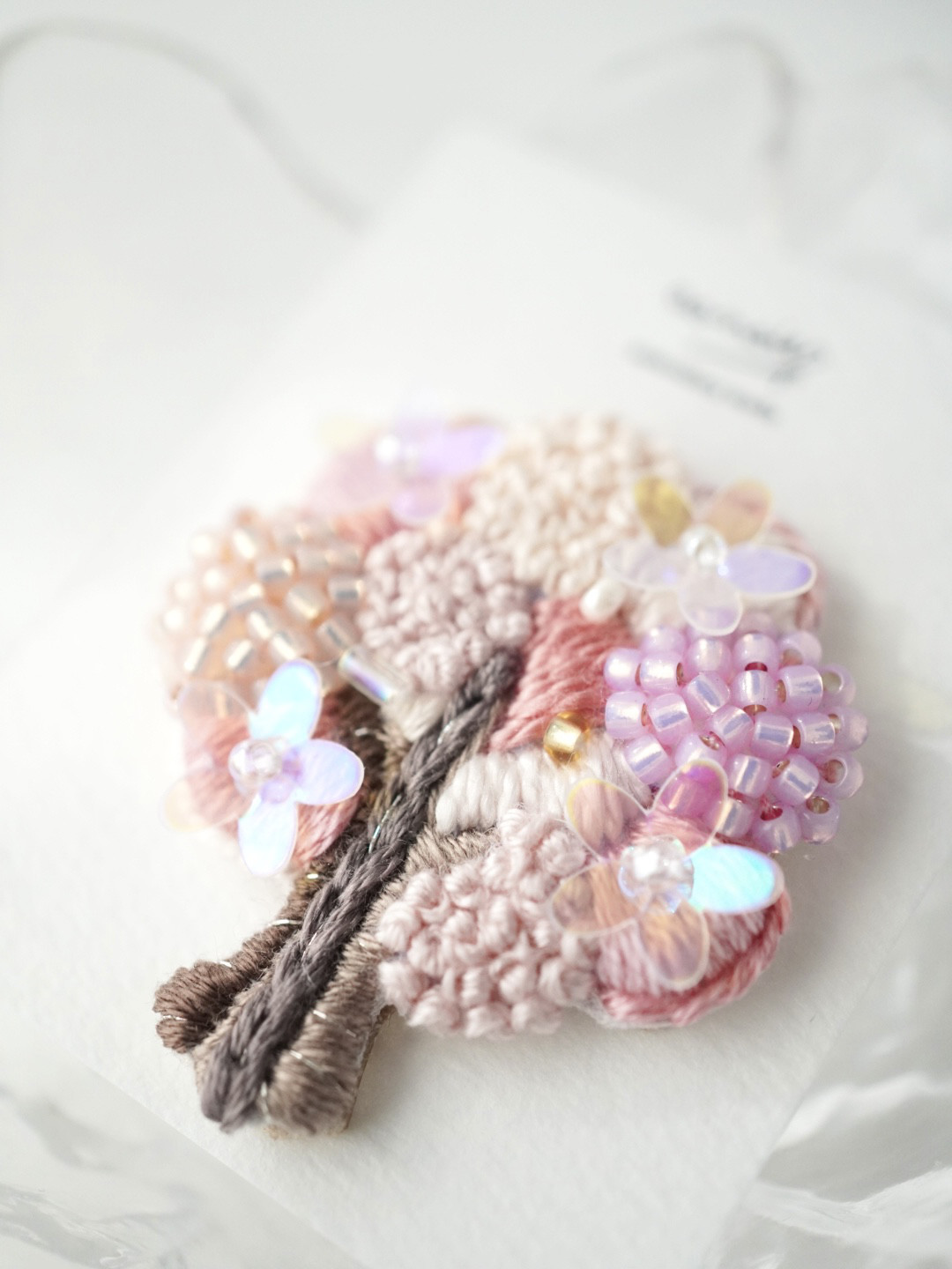 【満開の桜】刺繍とビーズの桜ブローチ　受注制作