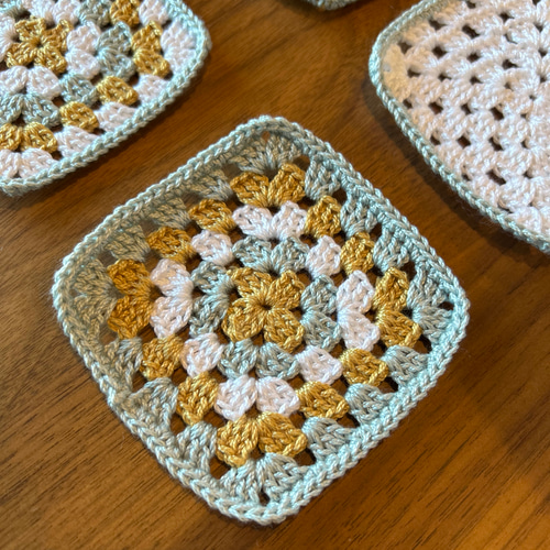 かぎ針編み コースターセット Amazon.co.jp: かぎ針編みフラワーコースターキット,フラワー