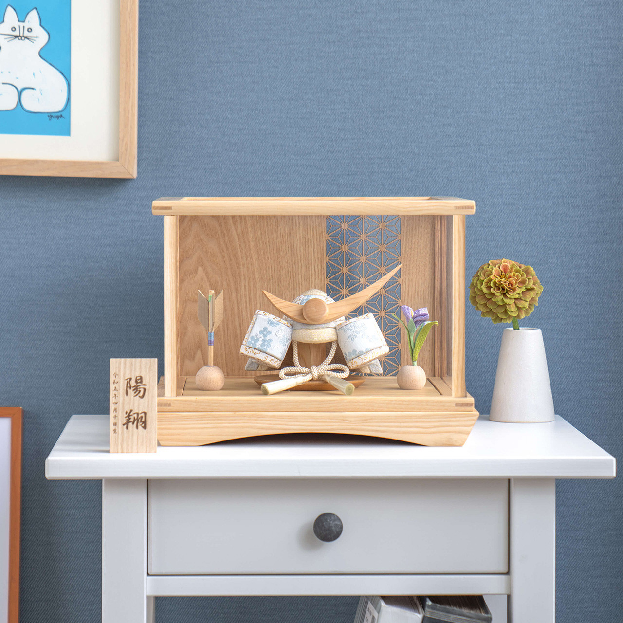 ことの木目込かぶと（5KSUE-0210）（そら）上杉謙信　円ケース　麻の葉｜コンパクトな五月人形｜節句兜｜コンパクト