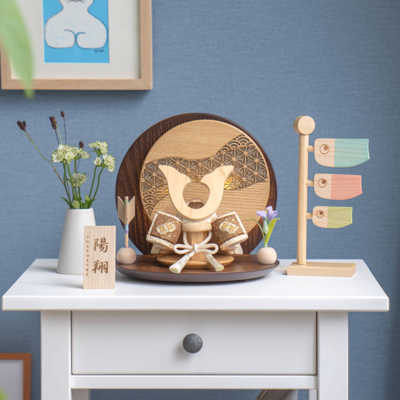 ことの木目込かぶと（5KT-0411）（つき）鍬形　灯丸衝立　麻の葉｜コンパクトな五月人形｜節句兜｜コンパクト