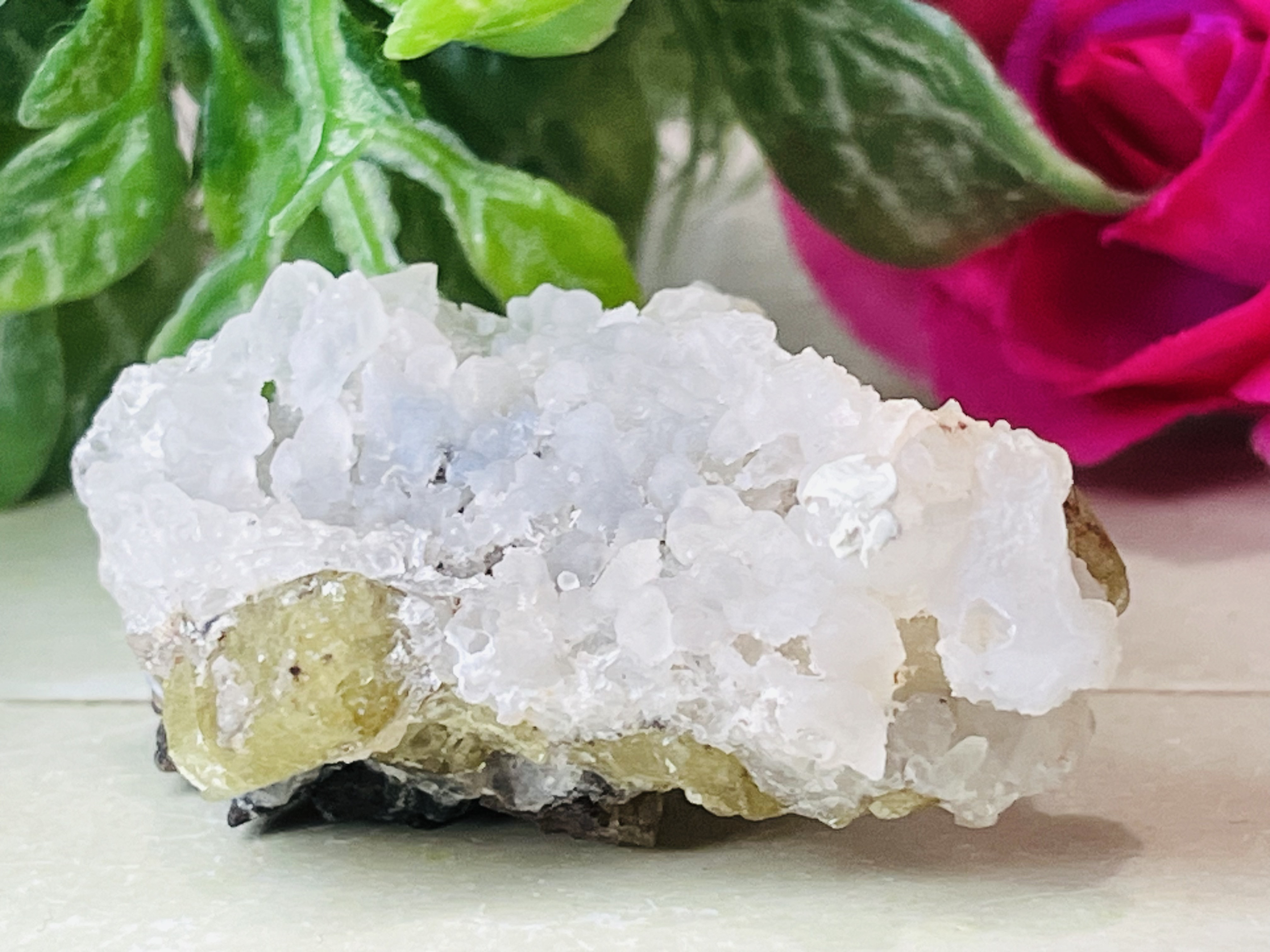 ミュラーズ・オパール共生　イエローアパタイト　原石　アスパラガスストーン　蛍光