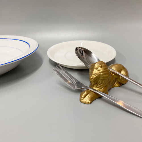 文鎮・カトラリーレストに百獣の王「ライオン」 高岡鉄器OMOSIシリーズ