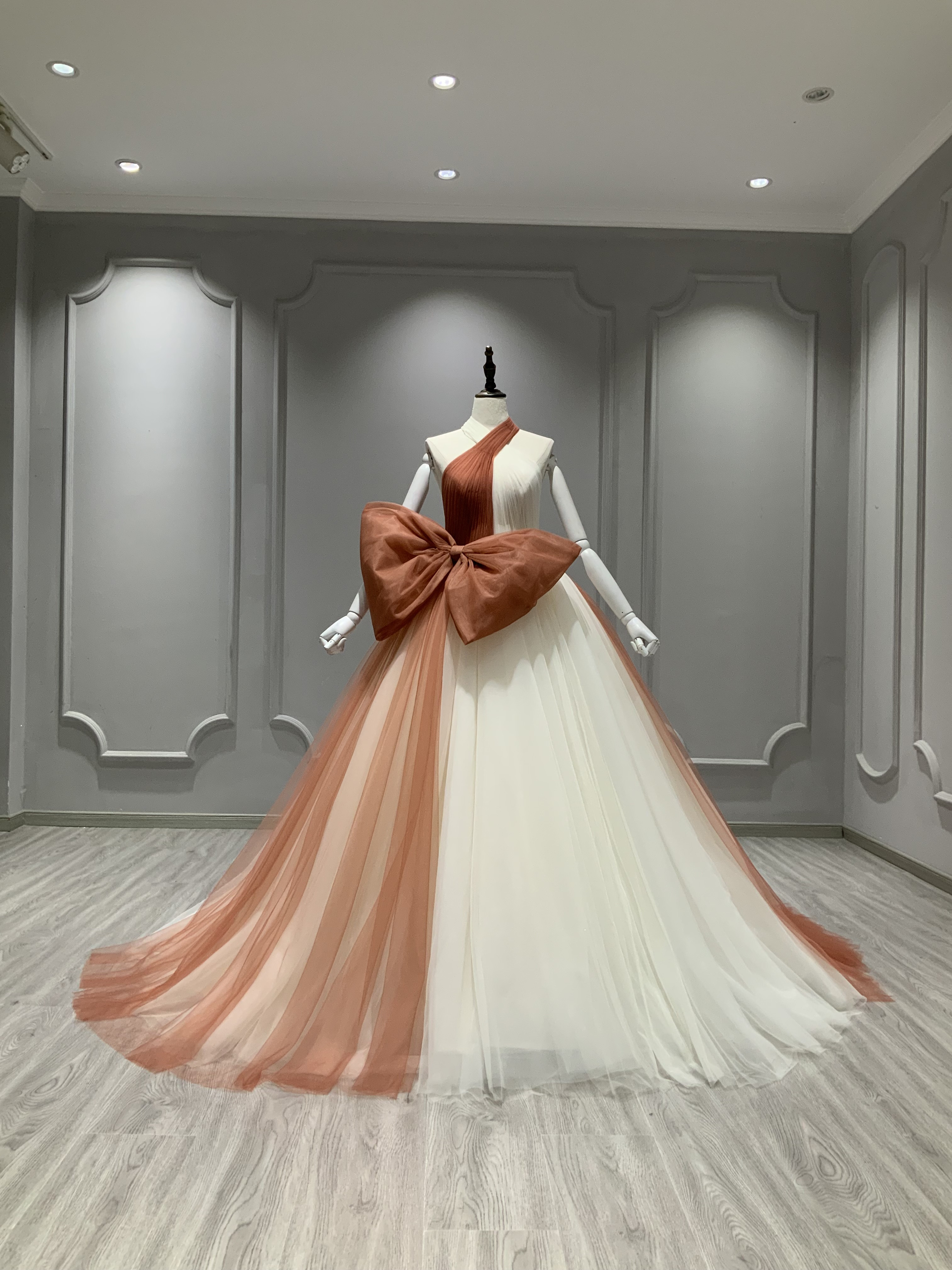 高品質保証！テラコッタ色　ホワイト　カラードレス　ソフトチュール　お色直し　ホルターネック　背中見せる　前撮り　セクシー 49,614円