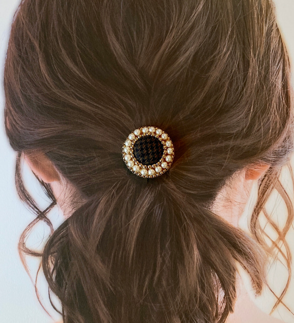 くるみボタンの刺繍ヘアゴム 6枚目の画像