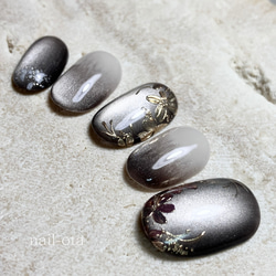ネイルチップ 黒 ブラック マグネットネイル ミラーネイル  小花柄 花 綺麗 かっこいい 上品 大人ネイル 成人式 2枚目の画像
