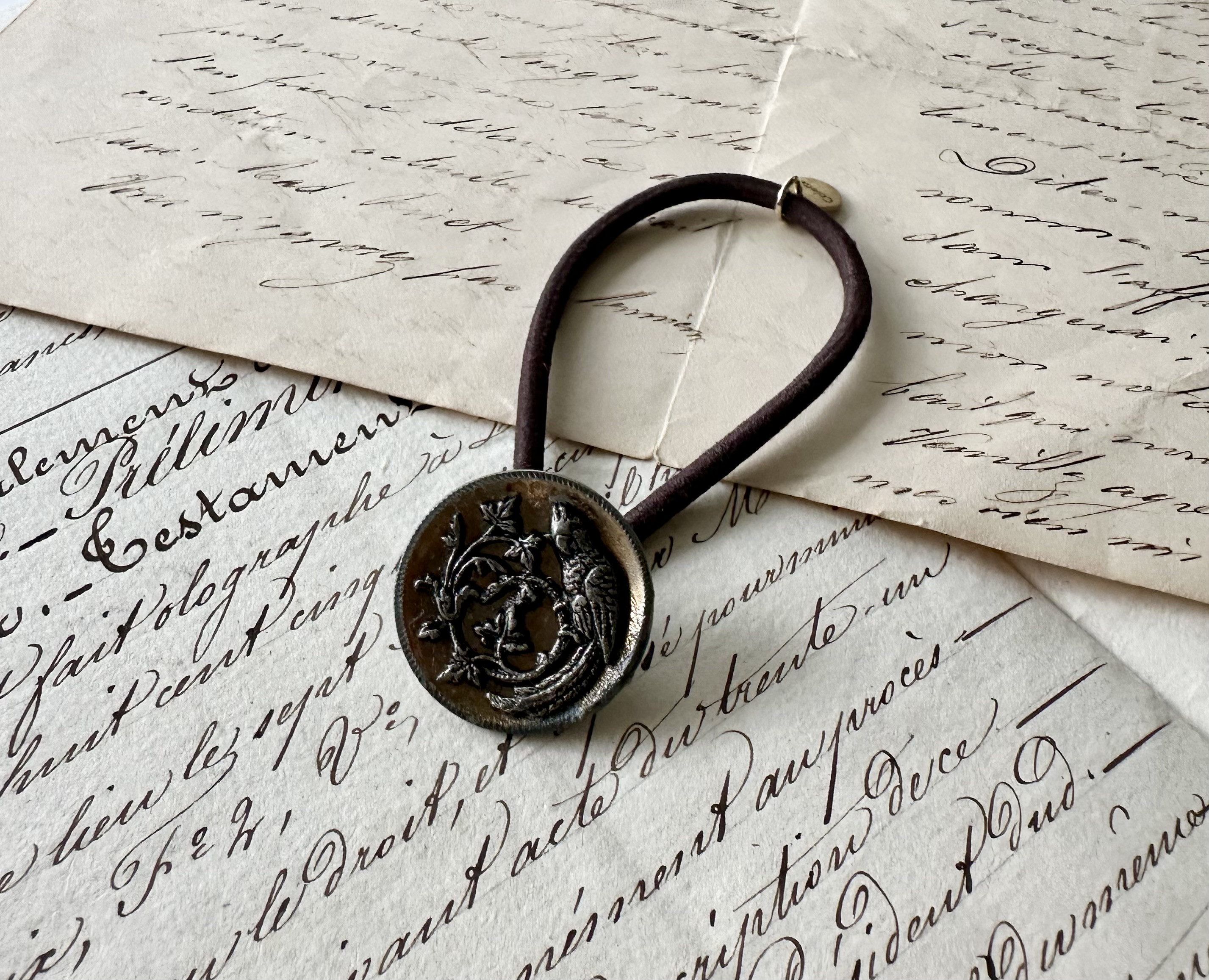 アンティークボタンヘアゴム／花鳥模様ボタン（AB-056）