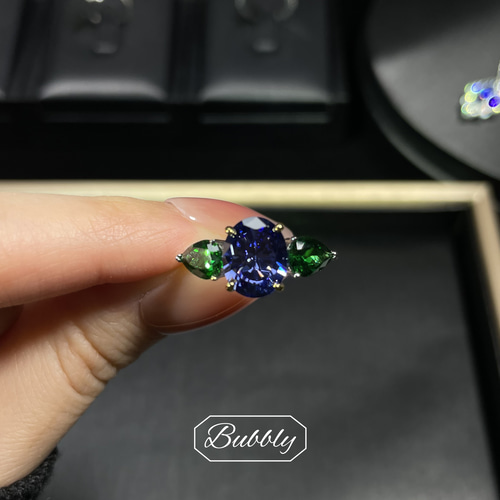 極上の輝き】高炭素ダイヤモンド リング サファイア&エメラルドカラー