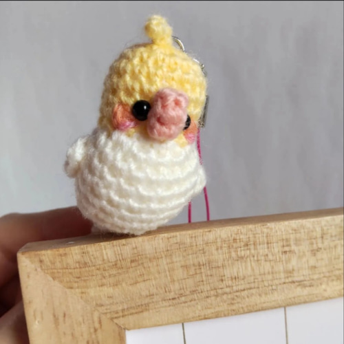 あみぐるみ ちびとり オカメインコ 黄×白 めキュ ストラップぴ