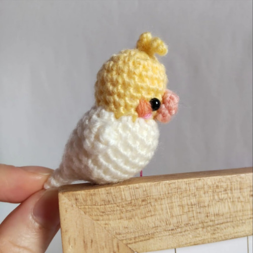 あみぐるみ ちびとり オカメインコ 黄×白 めキュ ストラップぴ