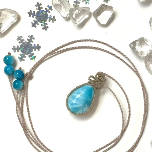 魅惑の一滴！極上ラリマーの天然石マクラメ編みネックレス