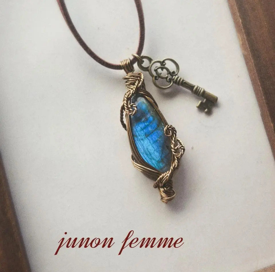 ラブラドライト鍵ネックレス