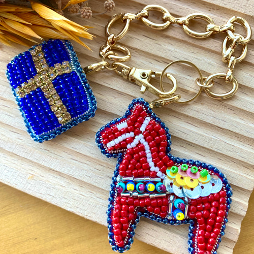ダーラナホースのビーズ刺繍バッグチャーム その他アクセサリー 粒屋