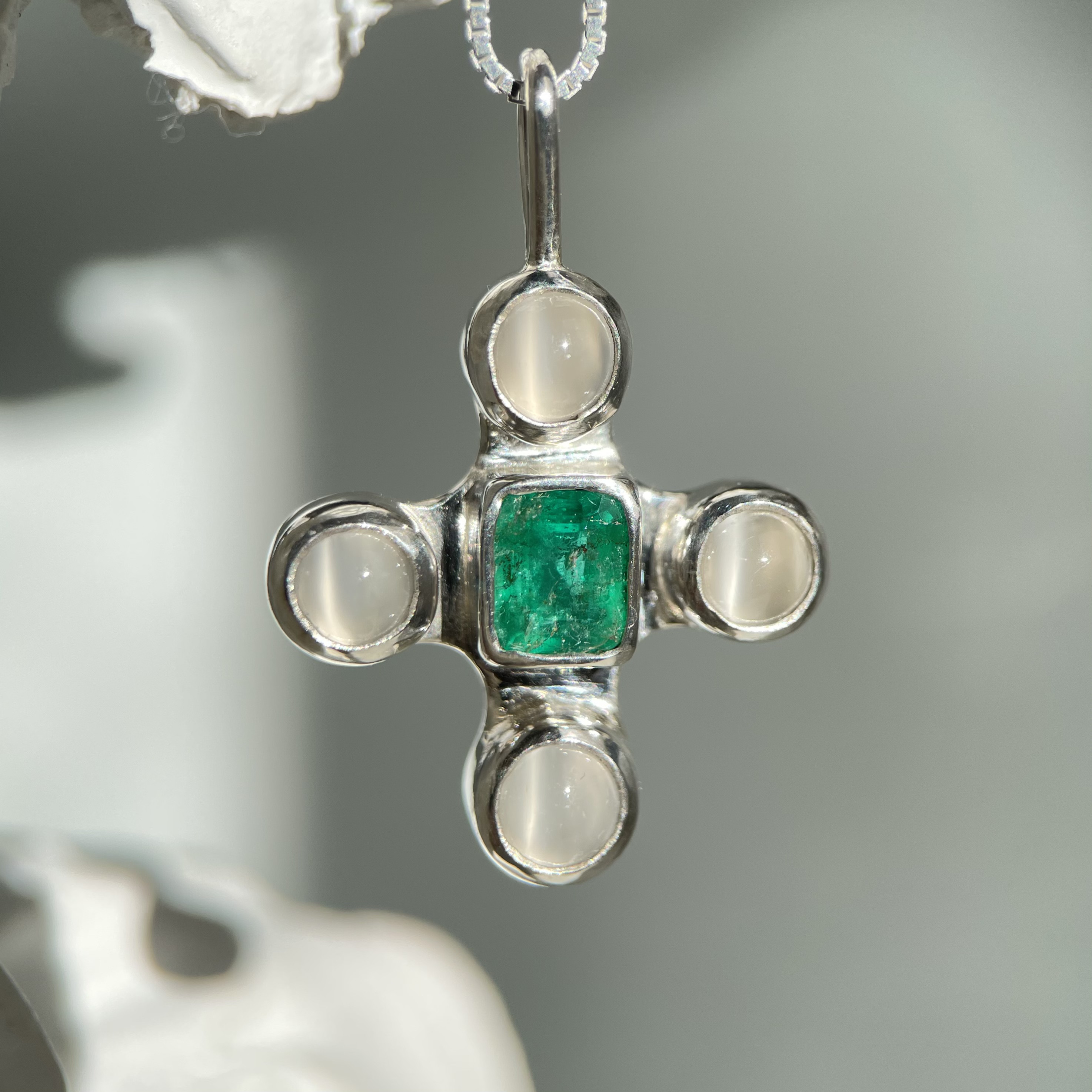 エメラルド&ムーンストーンクロスペンダント　SILVER〈送料無料〉SP-172