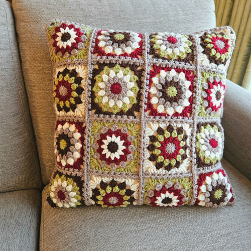お花柄あったか手編みニットのクッションカバー クッション