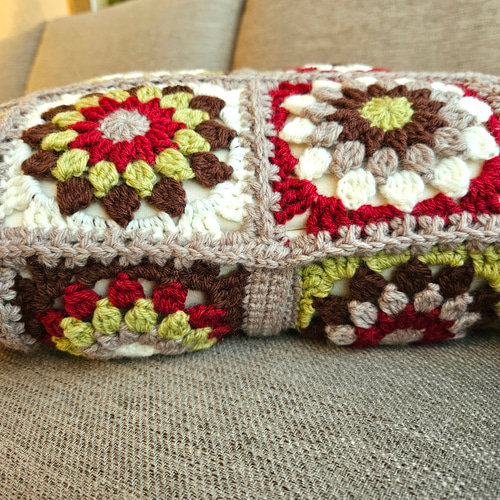 お花柄あったか手編みニットのクッションカバー クッション