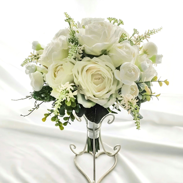 生花に見える】ホワイトローズ ウェディングブーケ 白 冬限定2025
