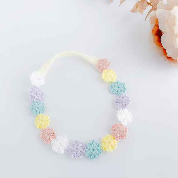 babyを彩る花かんむり【カラフル】カチューシャ 新生児 赤ちゃん ベビーヘアバンド 髪飾り 初節句 ひな祭り 1枚目の画像