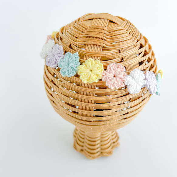 babyを彩る花かんむり【カラフル】カチューシャ 新生児 赤ちゃん ベビーヘアバンド 髪飾り 初節句 ひな祭り 2枚目の画像