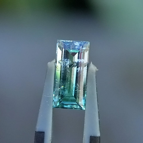 美しいグラデーションブルー☆トルマリン s1403 天然石 Funky garuda