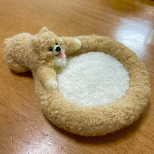 ふんわり羊毛フェルト あったかポメラニアンの小物入れ