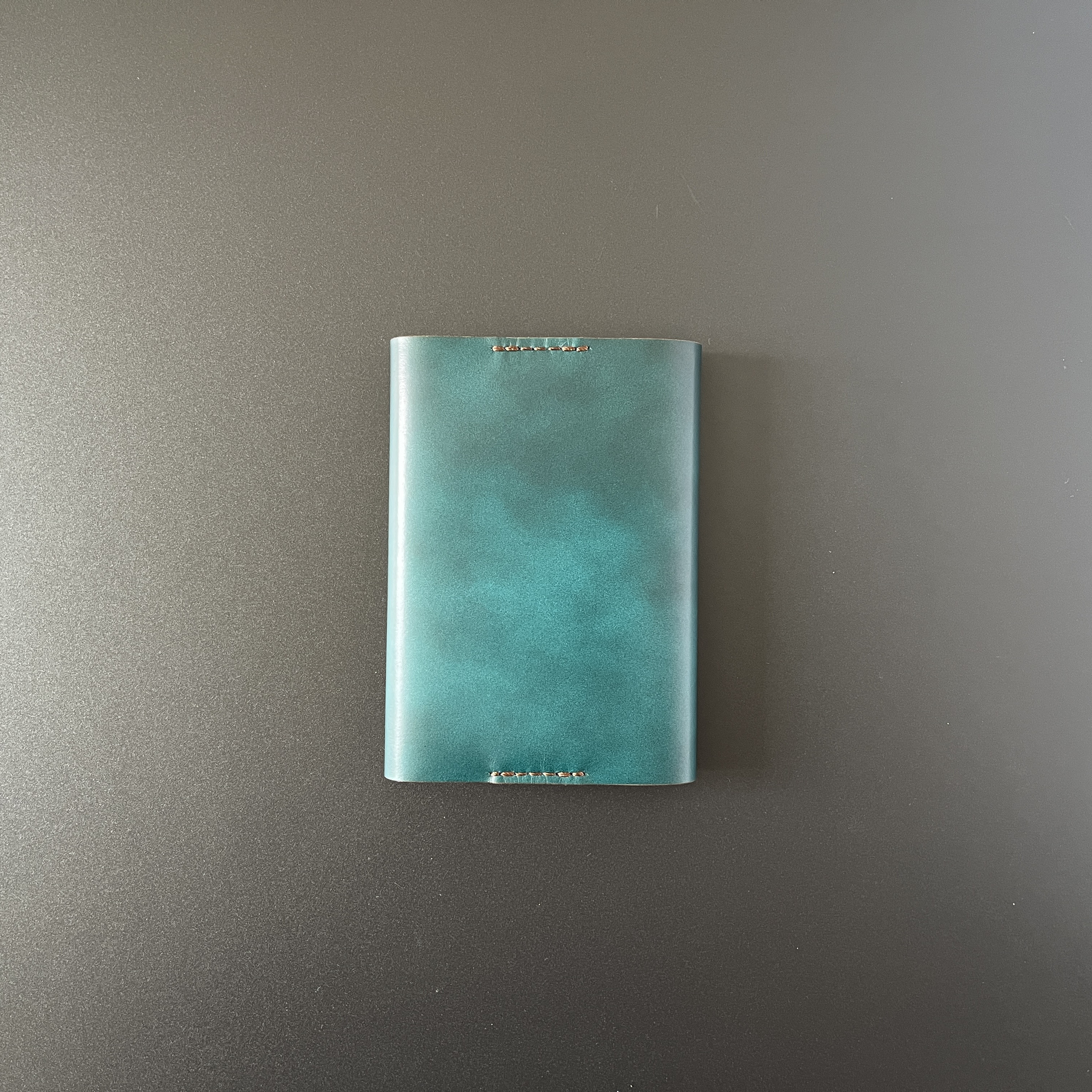 A5サイズ　バンド付き　ブックカバー　手縫いの姫路レザー